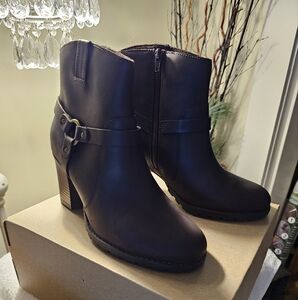 Clarks Elegant Brown Ankle Boots